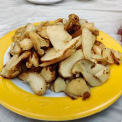 Cuihua Stone Pot Restaurant with Local features User Photo