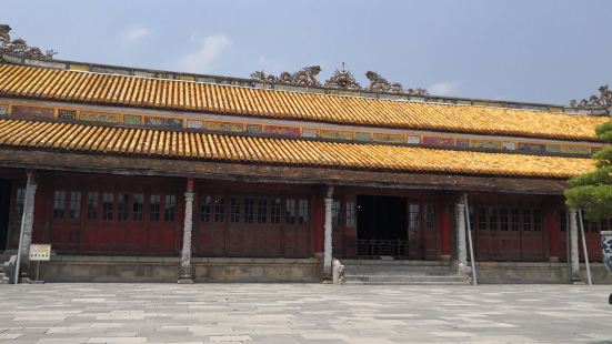 顺化皇城太和殿，虽然此太和殿虽北京故宫彼太和殿，规格尺寸小了
