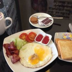 Bemo Corner Coffee Shop User Photo
