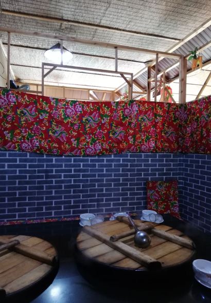 Stewed river fish in an iron pan