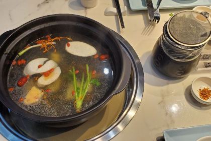 三不牛腩·牛腩刀叉养生火锅(摩尔城中商百货店)