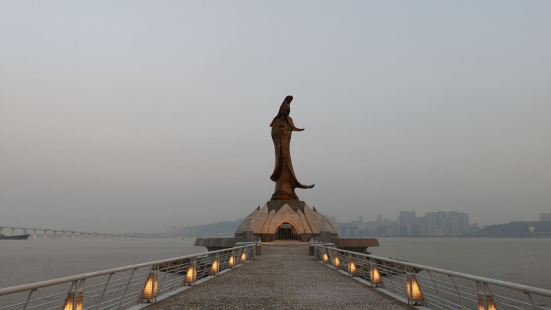 观音莲花苑是澳门这边比较有特色的一处地方，就靠着大海，从澳门