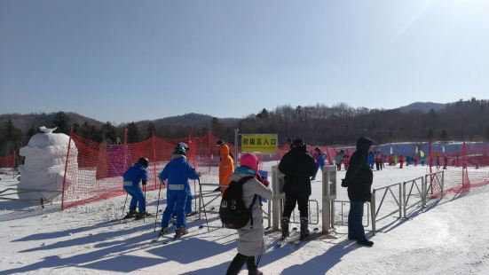 亞布力陽光度假村擁有目前國內最高等級的SSSSS級滑雪場，年