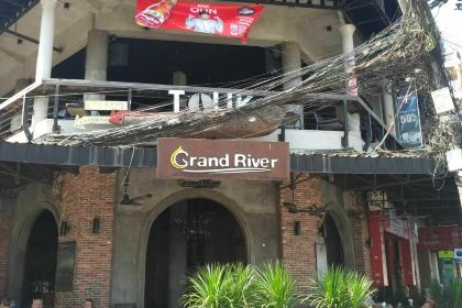 River Crown Restaurant & Pub