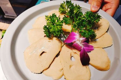 三不牛腩·牛腩刀叉养生火锅(摩尔城中商百货店)