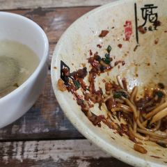 SHI ZI JIE LAO TAI PO XIAO CHI ER CUN FEN DIAN User Photo