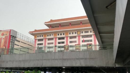 罗湖口岸作为深圳最古老的一个口岸之一，他也是深圳通往香港的流