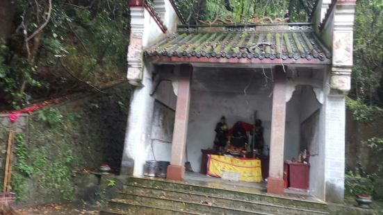 园山风景区位于龙岗区园山街道，景区占地达10平方公里，园区内