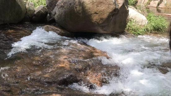 潮音瀑是崂山北九水里面，最有名的一个景点了，也是在北九水景区
