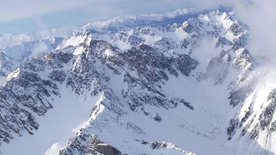 直升飞机冰川巡游是新西兰南岛游的人气项目，来了就一定要尝试一