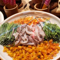 帅巴人舅母子腊蹄民俗村 User Photo