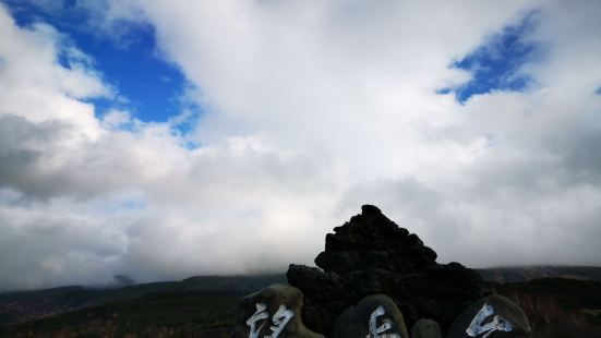 深秋，我们，一大早自驾，从日本.北海道，大雪山国立公园一侧的