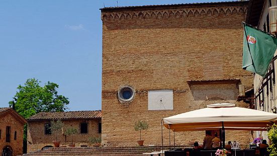 圣吉米尼亚诺San Gimignano。这座小镇以高塔闻名，
