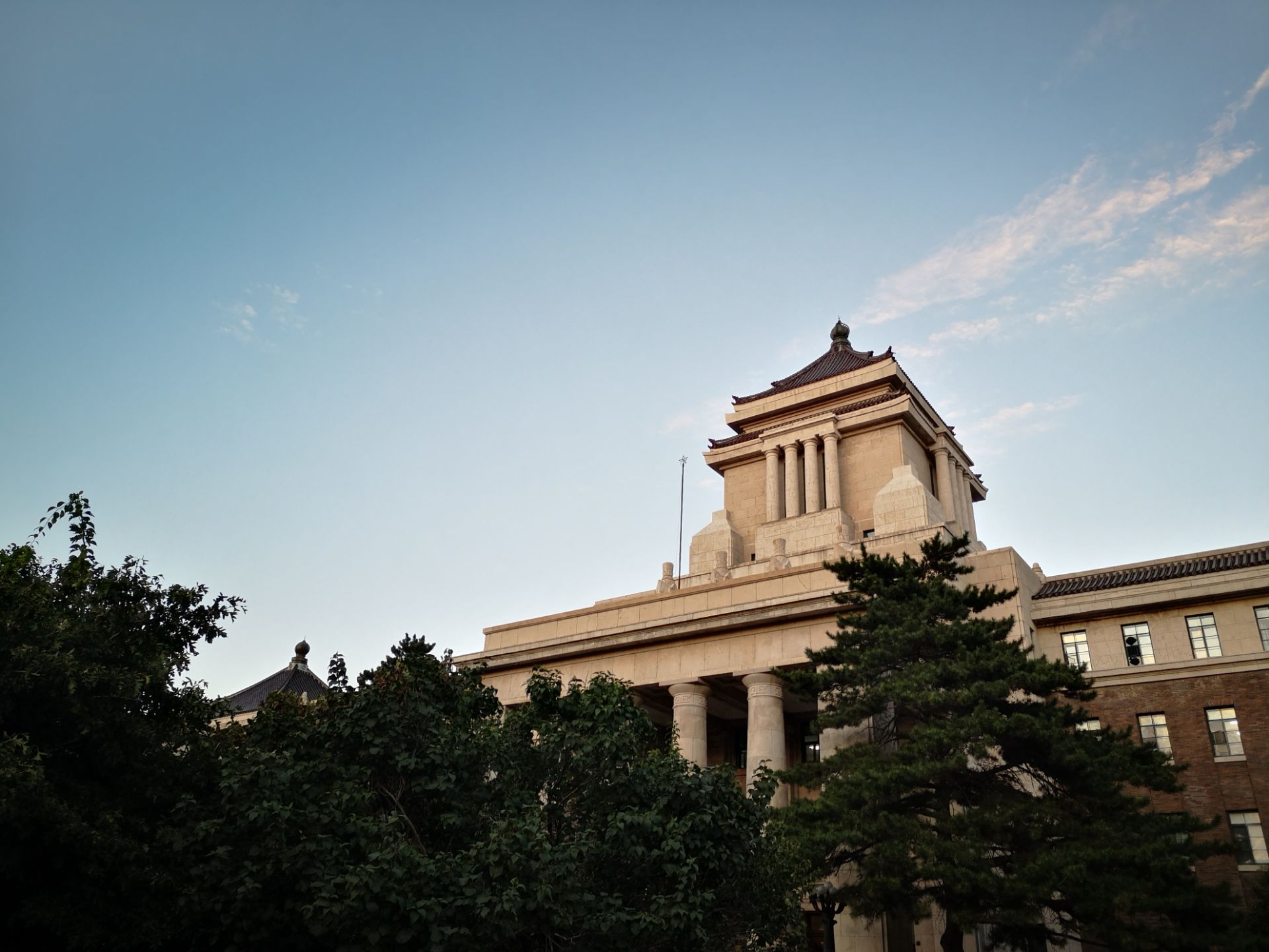 新満洲国大観 満洲事変上海事変新満洲国写真大観 (1932年) |本 | 通販 | Amazon