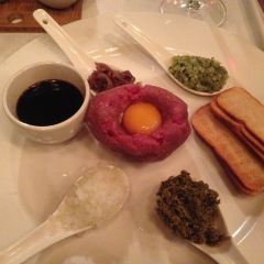 The Hussar Grill 여행 사진
