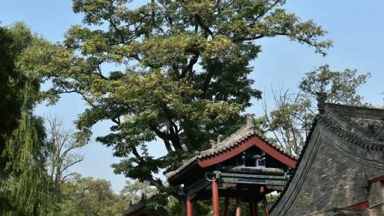 晉祠，位於山西省太原市晉源區晉祠鎮，原名為晉王祠，初名唐叔虞