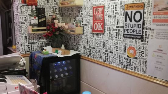 尖沙咀真的是一个购物娱乐的中心，这里的人群什么时候都是人来人