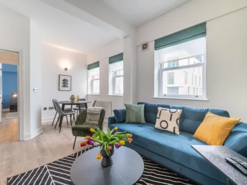 Kula London - Tower Bridge