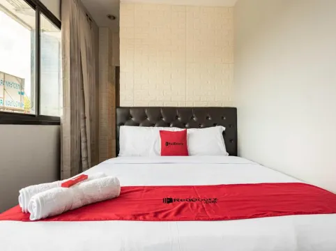 RedDoorz ใกล้ Tanjung Duren 2