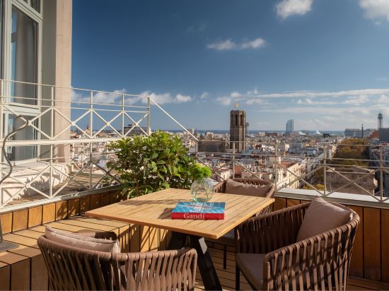Le Meridien Barcelona - Tap to explore photos