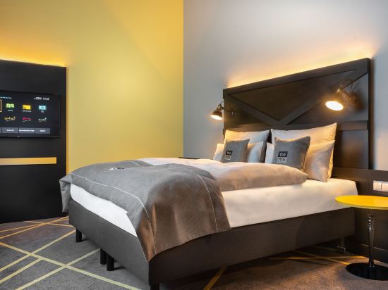 Holiday Inn - the niu, Fury Aschheim Messe by IHG Room Type - Standard Queen Room with Single Sofa Bed Holiday Inn - the niu, Fury Aschheim Messe by IHG Room Type - Standard Queen Room with Single Sofa Bed