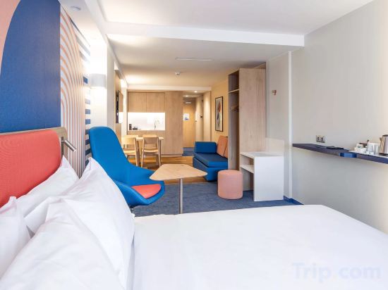 Holiday Inn Express and Suites Lisbon Principe Real by IHG - Tap to explore photos