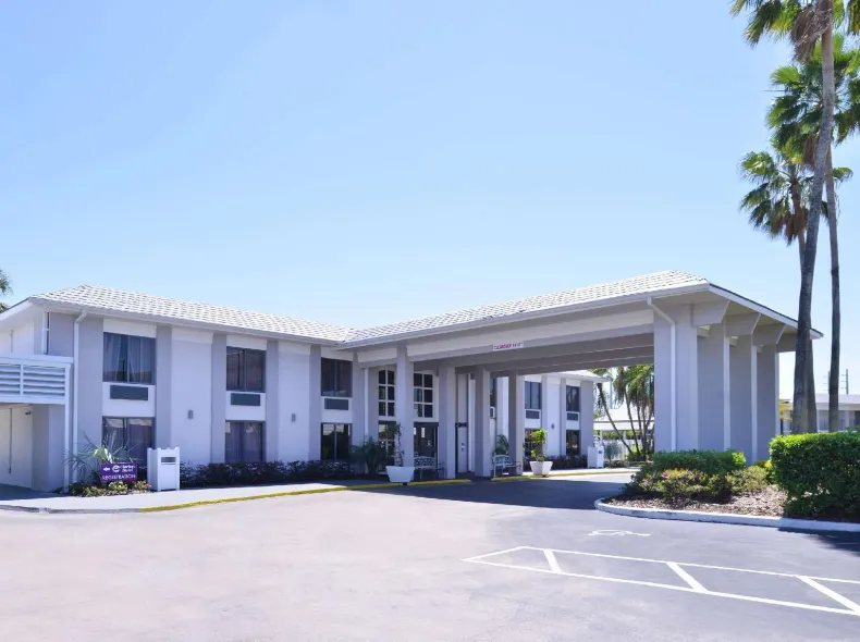 Clarion Inn & Suites Across from Universal Orlando Resort