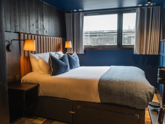 CODE - The Court, Edinburgh Room Type - Superior Double Room Ensuite