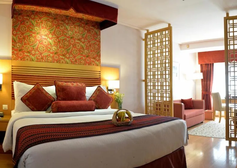 Park Lane Hotel