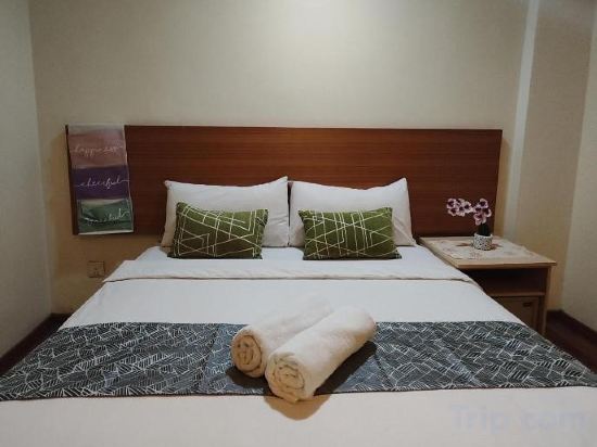 SCC Hotel Room Type - Standard Queen Room