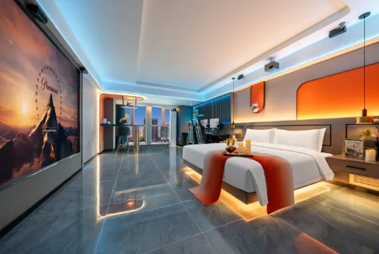 Ye and Chen e-sports Film Hotel (Train Station Tatan Branch)