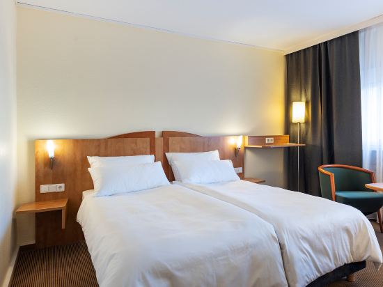 ACHAT Hotel Braunschweig - Tap to explore photos