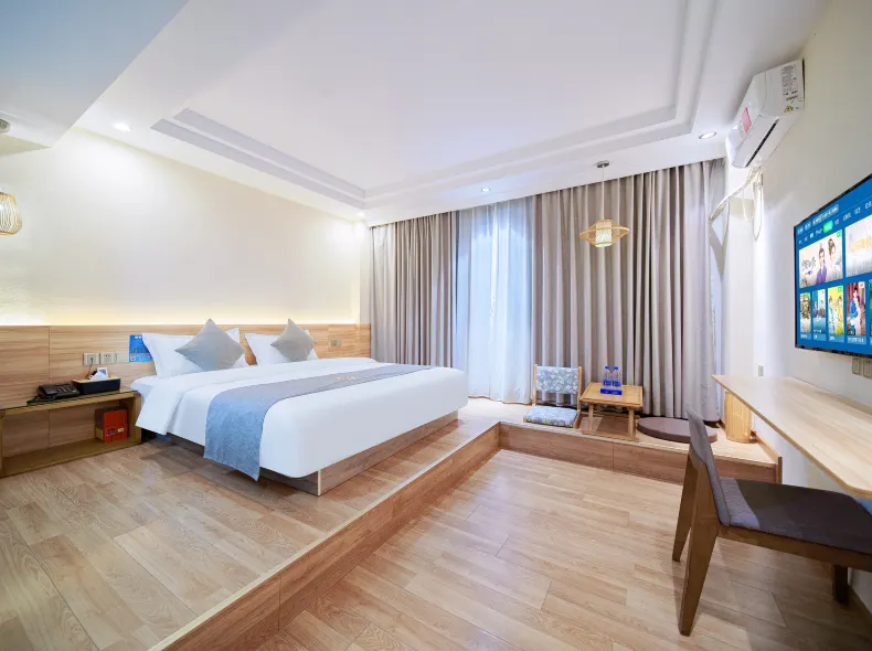 Jinying Theme Hotel (Boruo Overseas Chinese Middle School Rainbow Plaza)