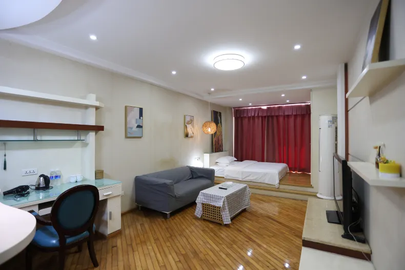 重慶輕鬆飯店（四公里輕軌站店）