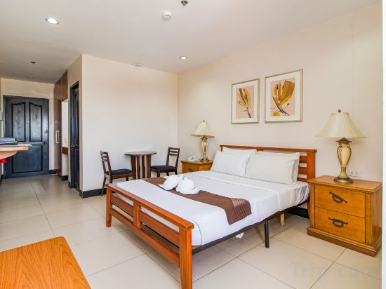 Main Hotel and Suites Cebu Room Type - Standard Queen Room