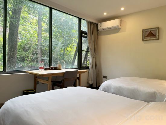 Shengshui Lianting Hostel Room Type - Tianhuo Cool Summer | Mountain-View Twin Room