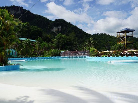 Hidden Valley Mountain and Wavepool Resort Room Type - Deluxe Room