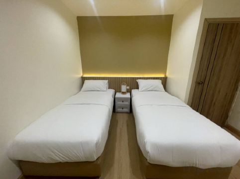 Shade House - Phuket Downtown Room Type - Premier Twin Room