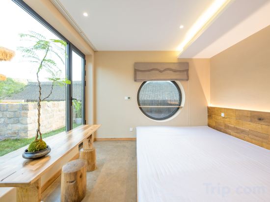 Rural residential accommodation Room Type - Family Room With Mountain View