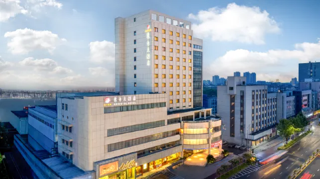 Oriental Grand Hotel (Tongxiang Central Wanxianghui Store)