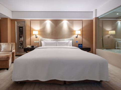 The Lakeview Hotel Room Type - New Grand Deluxe King Room
