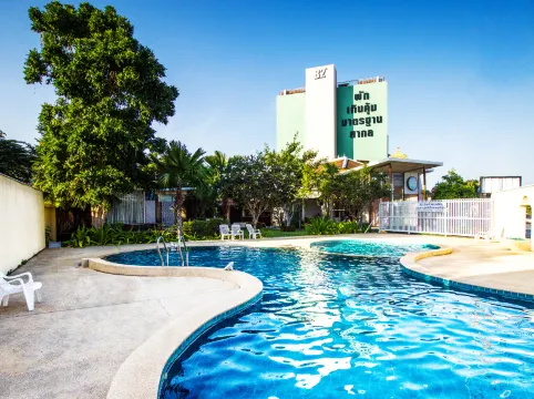 B2 Premier Hotel & Resort