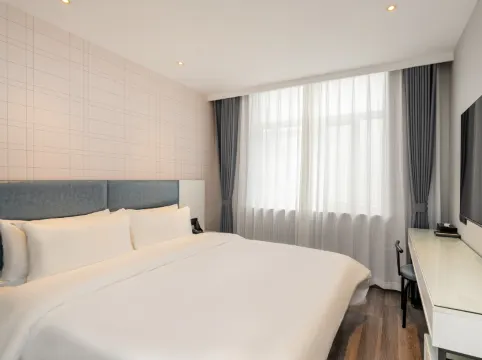 Ease Hotel (Shanghai Siping Road Tongji University)