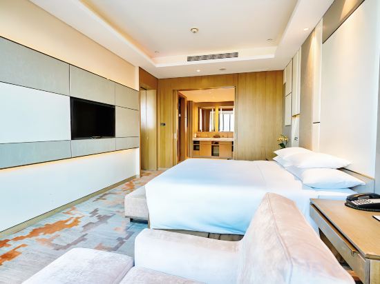 Radisson Exhibition Center Shanghai Room Type - Executive Suite