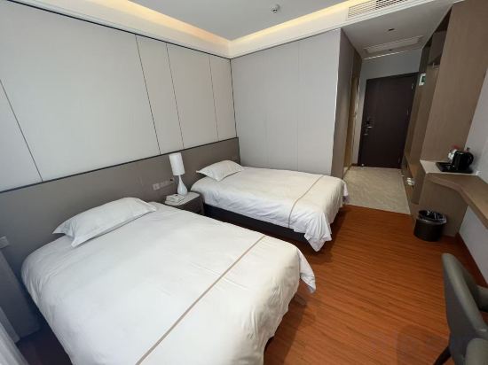 Shamian Hotel Room Type - Deluxe 2-bed Room