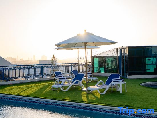 Luxe Grand Hotel