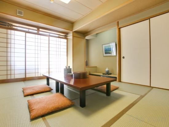 Yamatoya Honten Ryokan Osaka - Tap to explore photos