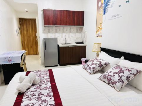 Bay View Room Type - Business Queen Room