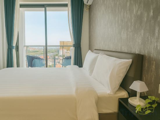 Phnom Penh Infinity Pool Down to $25/N - M Residence Room Type - Privilege Queen Room