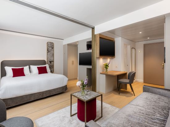 Royal Manotel Room Type - Signature One Bedroom Royal Manotel Room Type - Signature One Bedroom